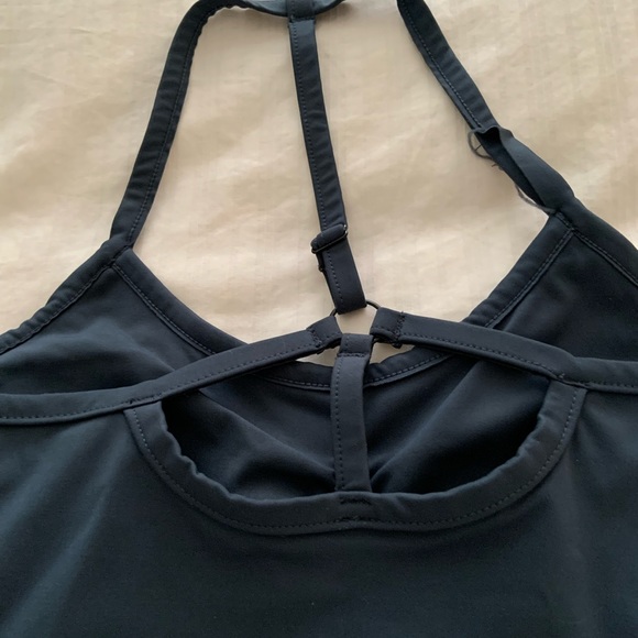 2XU shelf tank EUC - Picture 2 of 3